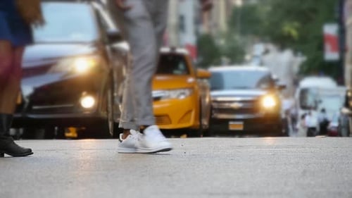 commuters walking in the city. business people crossing crowded street
