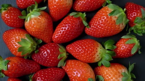Gros plan de fraises juteuses fraîches pour le fond